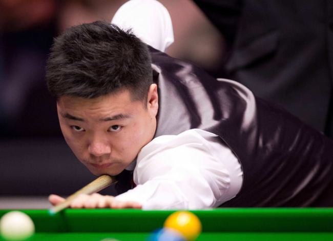 只盯住人而 只盯住人而