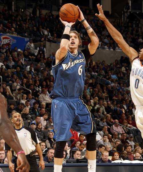 的姿态面对 的姿态面对